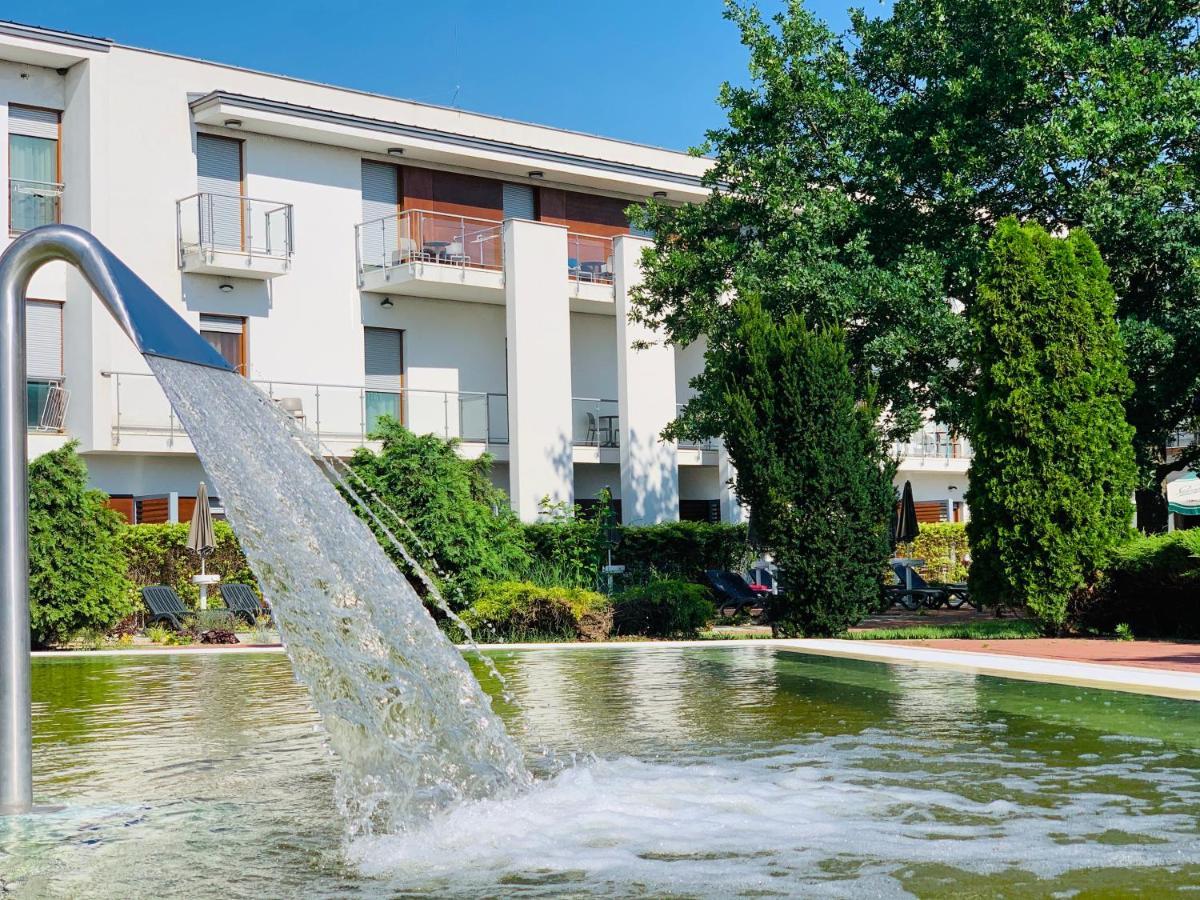 Barack Thermal & Natura Apartments Tiszakécske Exterior foto
