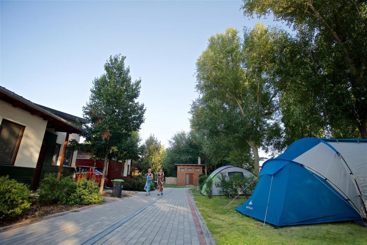 Barack Thermal & Natura Apartments Tiszakécske Exterior foto