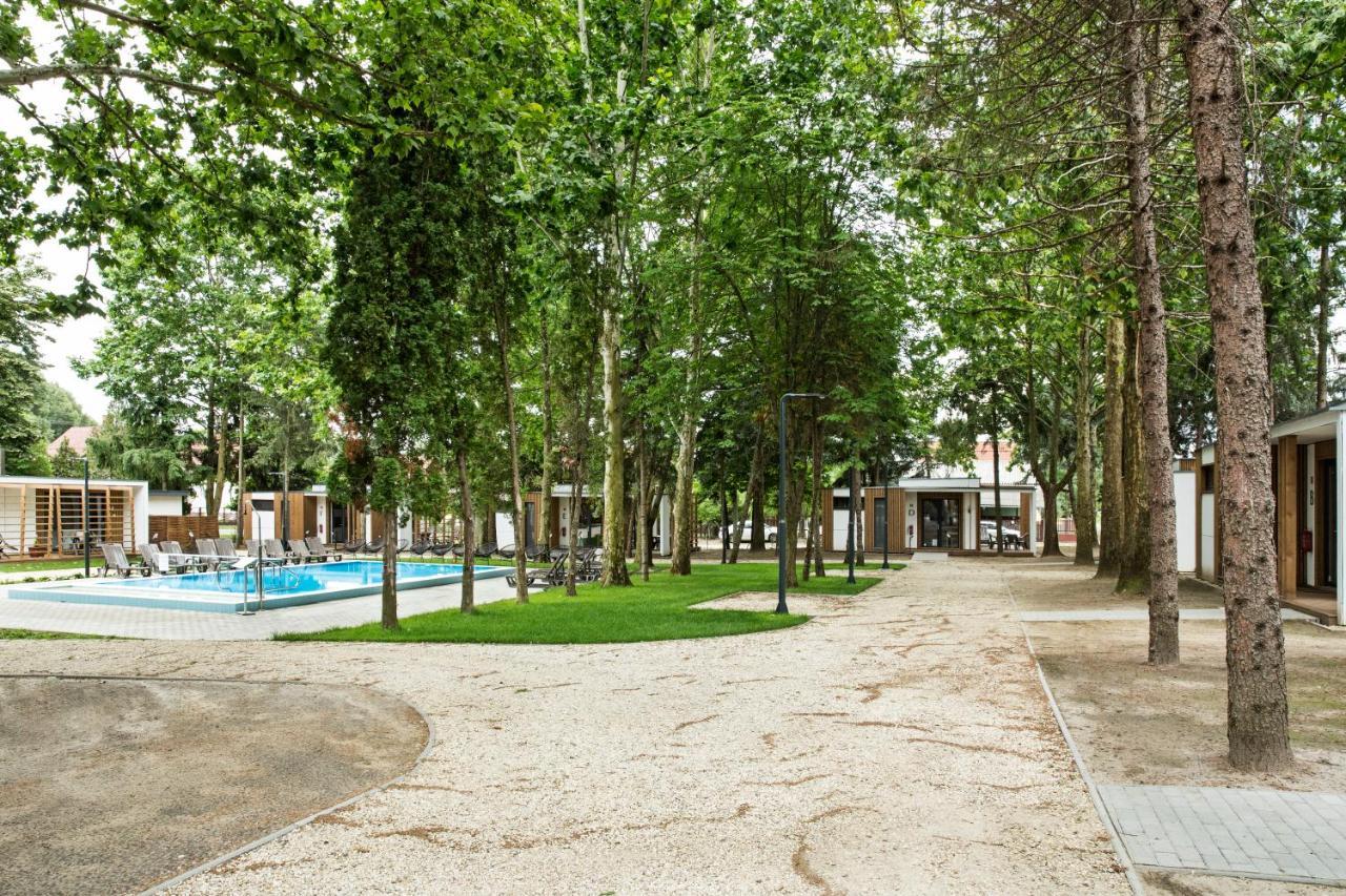 Barack Thermal & Natura Apartments Tiszakécske Exterior foto