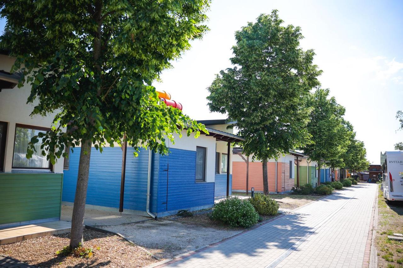 Barack Thermal & Natura Apartments Tiszakécske Exterior foto