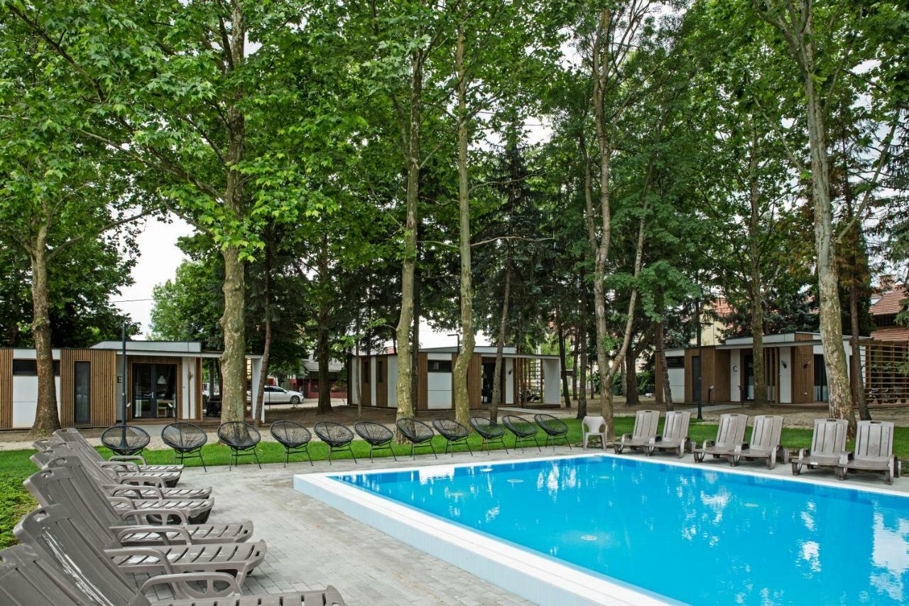 Barack Thermal & Natura Apartments Tiszakécske Exterior foto